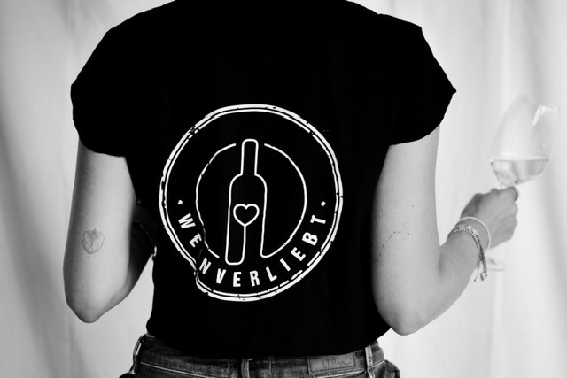 Bührmann T-Shirt Schwarz | "Weinverliebt" Druck: TÜRKIS | Gr. XL 100% Baumwolle